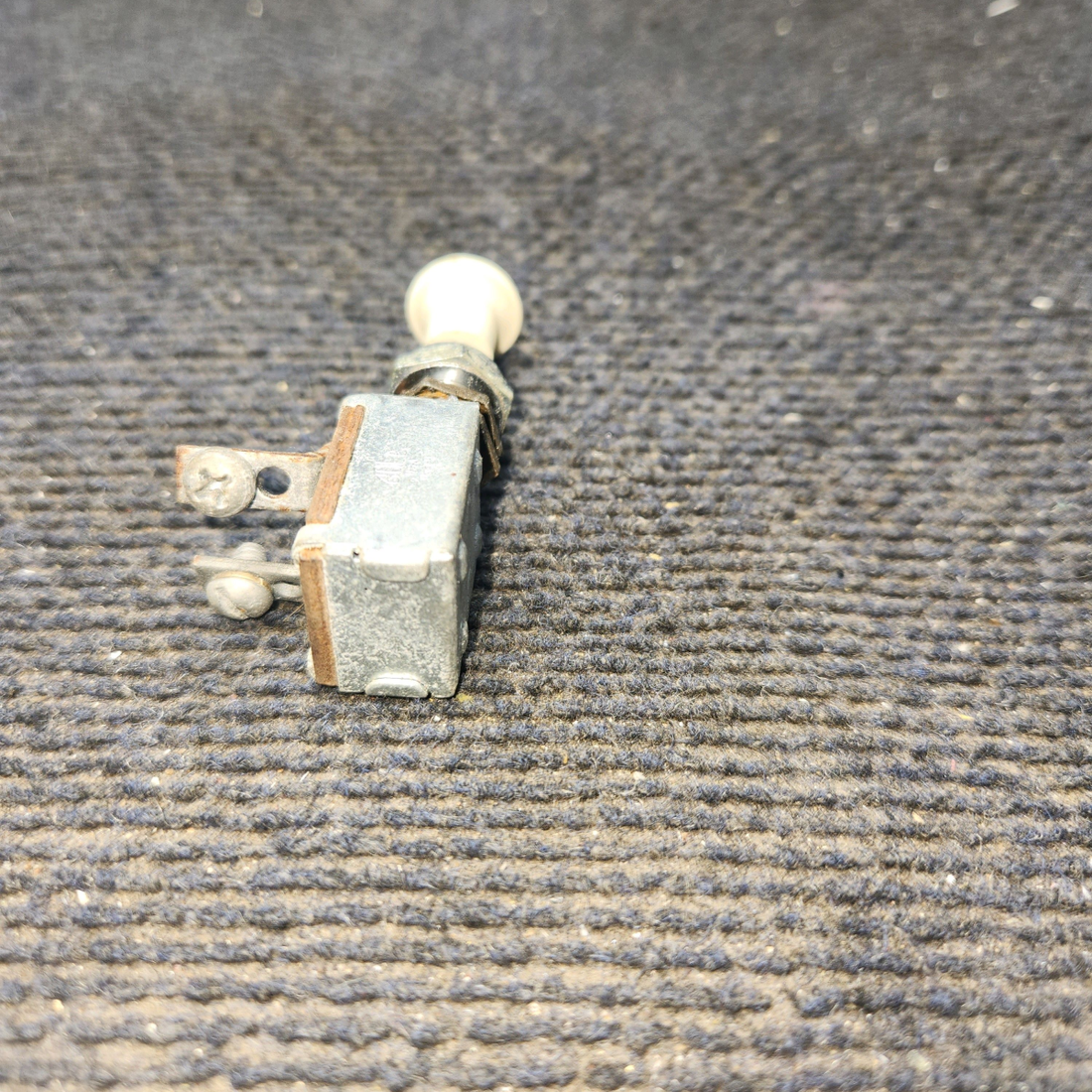 Used aircraft parts for sale, 0713026-4 Cessna 172E Push Pull Switch Assy - Price per Each