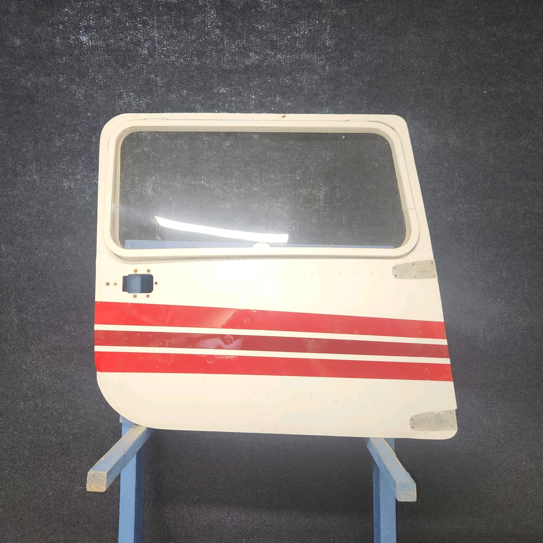Used aircraft parts for sale, 0413033-2 cessna 150G Cabin Door – Pilot Side RH