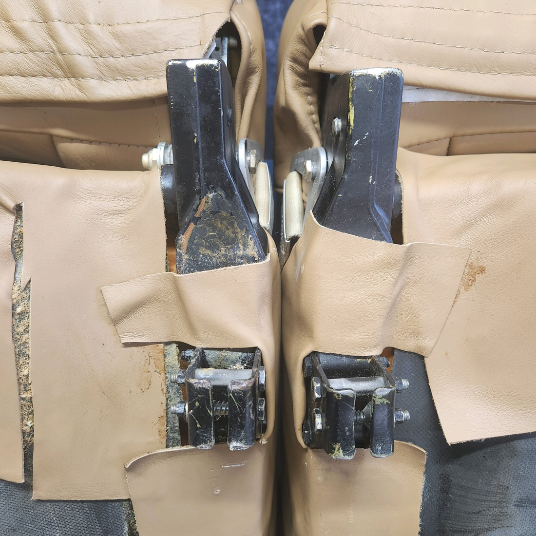 Used aircraft parts for sale, 33-530024 / 33-530041 Beechcraft F33A F33A LEATHER FOUR SEAT AND CARPET "SEE PHOTOS FOR DETAILS":
