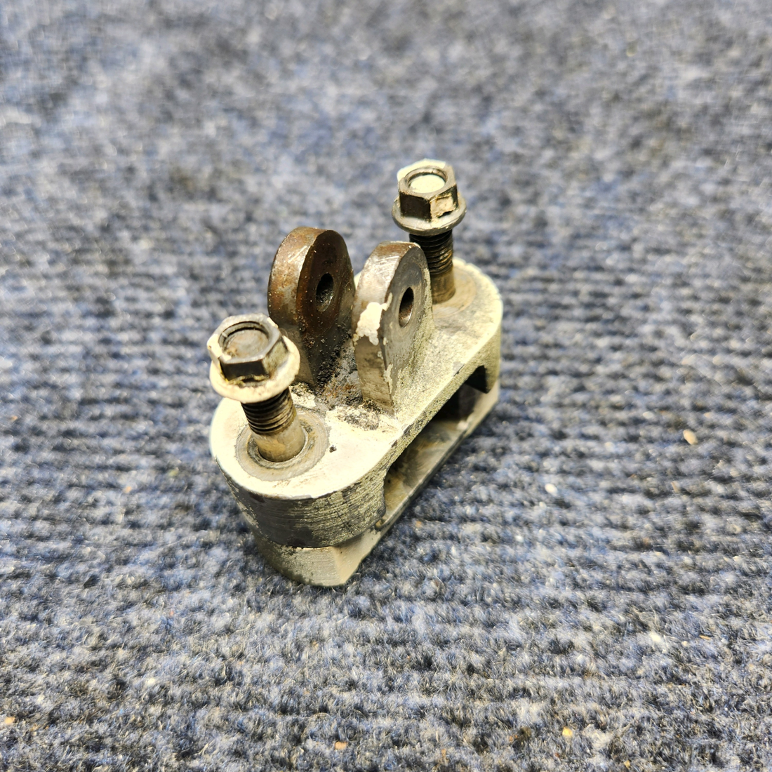 Used aircraft parts for sale, 2443021-1 CESSNA C172RG SHIMMY DAMPENER BRACKET