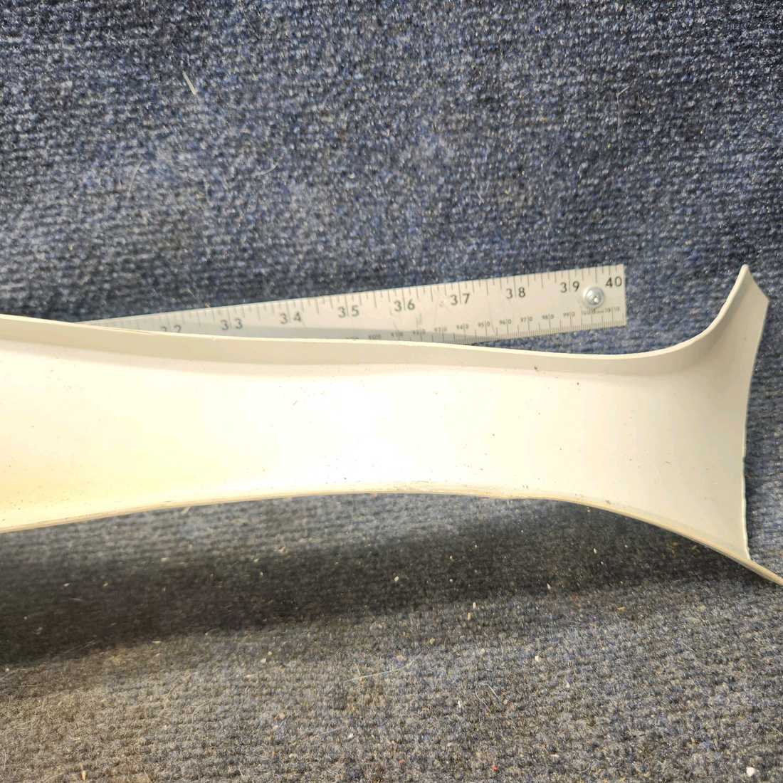 Used aircraft parts for sale, 0515014-1 cessna 172N Rear Window Upper Moulding