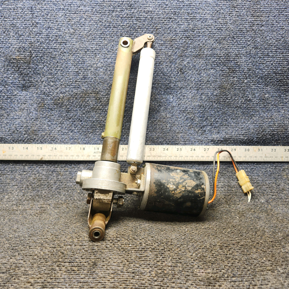 Used aircraft parts for sale, C301C01-0210 cessna 150G Flap Actuator Assembly with Motor – 14V