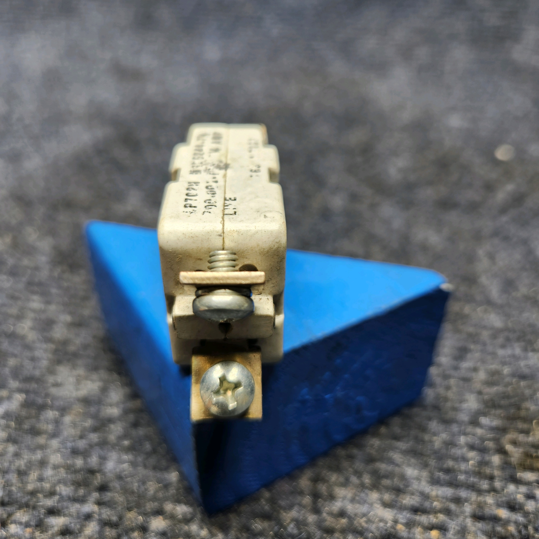 Used aircraft parts for sale, MS25244-7 1/2 Mecanical  products CIRCUIT BREAKER 7 1/2 AMP - PRICE PER EACH