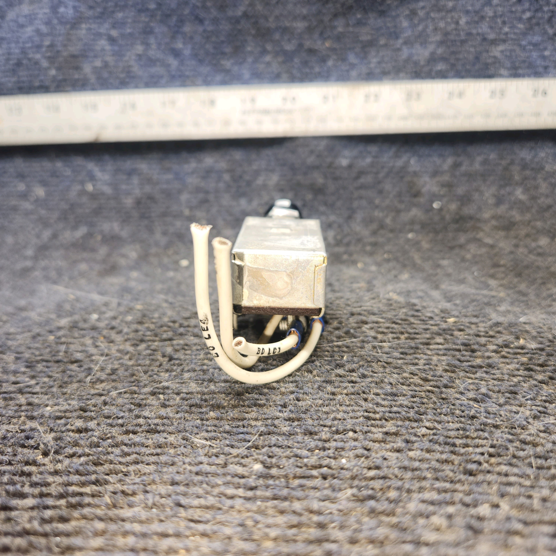 Used aircraft parts for sale, 0713035-1 cessna 172k 3-Position Landing/Taxi Light Pull Switch OFF/ON/ON
