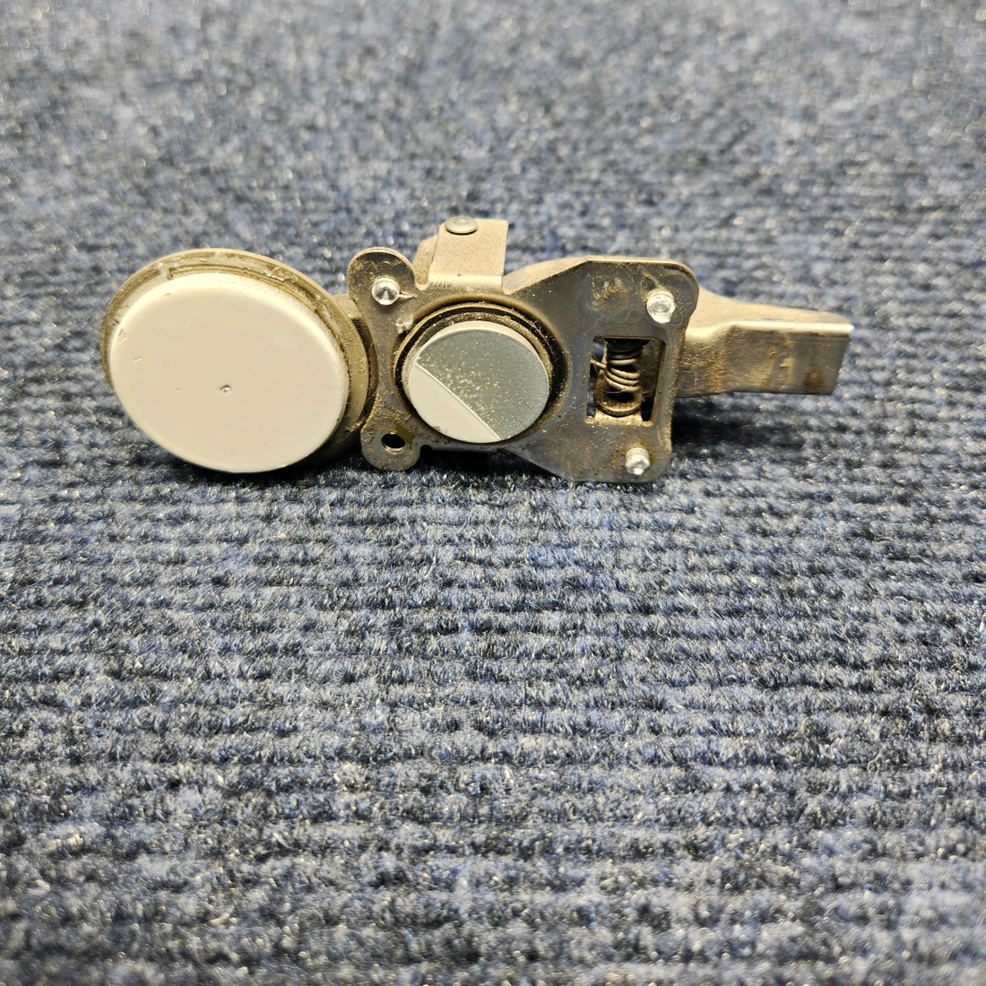 Used aircraft parts for sale, S2455-1 PIPER- CESSNA-BEECH- MOONEY VARIOS CESSNA 172P BAGGAGE DOOR LATCH ASSEMBLY