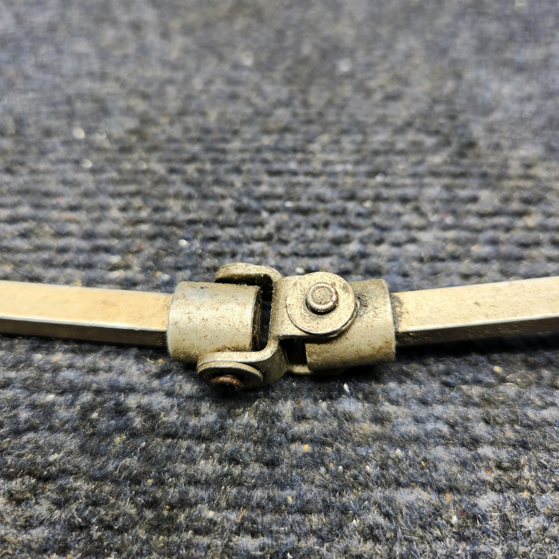 Used aircraft parts for sale, 0511157-14 , 0511157-19 Cessna FUEL SELECTOR SHAFT & HANDLE ASSEMBLY.