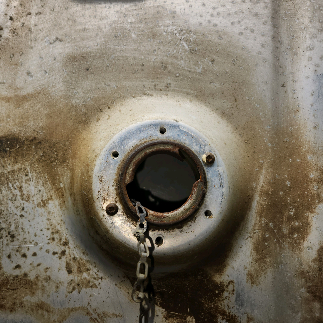 Used aircraft parts for sale, 0426508-9 cessna 150G Fuel Tank – LH – Some Damage, See Photos