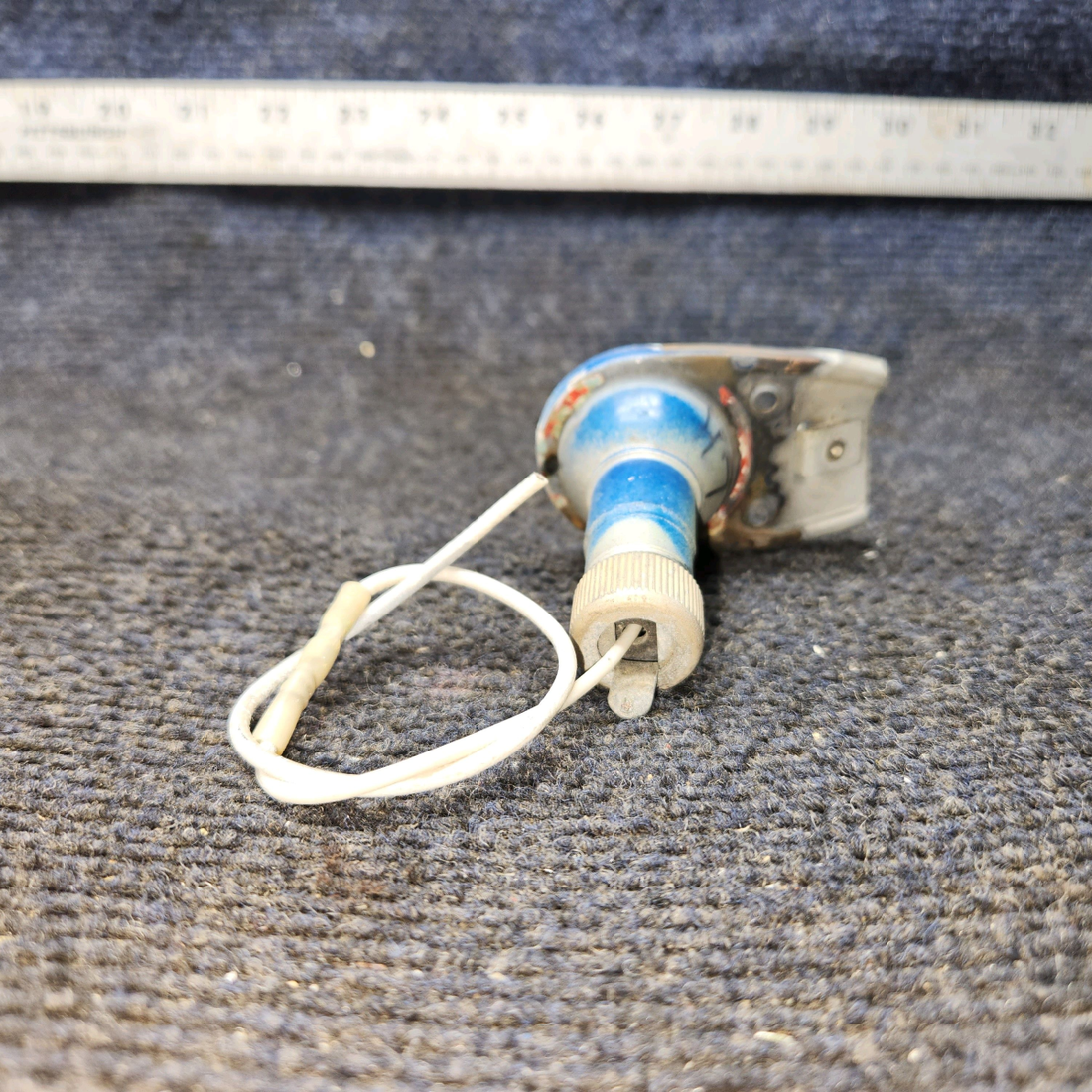 Used aircraft parts for sale, 30-0009-23 Cessna 172F Wing Nav Light Base