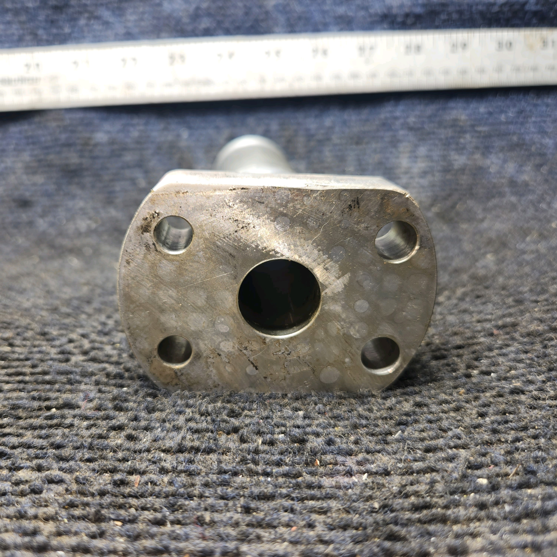 Used aircraft parts for sale, 0541124 cessna 150G Main Gear Axle