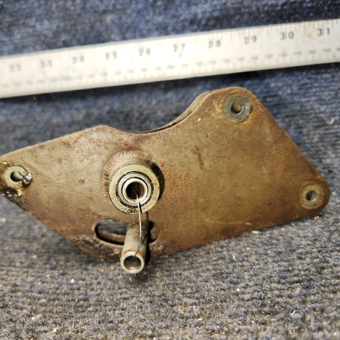 Used aircraft parts for sale, 0523223-1 Cessna 172E Aileron Bellcrank RH