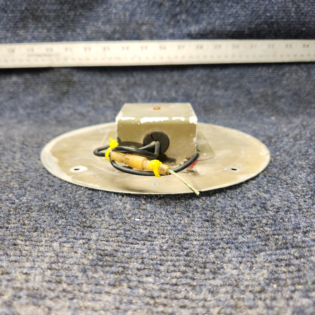 Used aircraft parts for sale, 0521101-2 Cessna 172RG Courtesy Light Plate  Assy