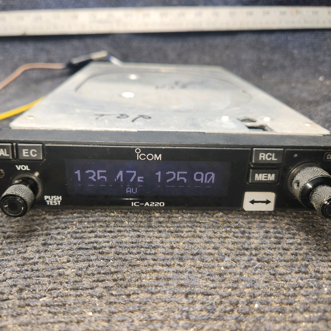Used aircraft parts for sale, IC-A220T-0-00 Icom IC-A220 piper PA-28-181 VHF Airband Transceiver Aircraft Panel Mount