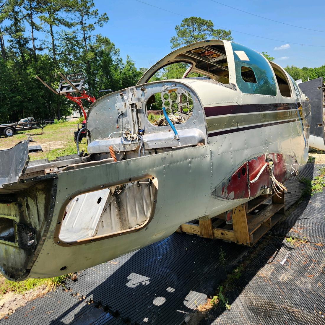 Used aircraft parts for sale, BONANZA F35 S/N D4260 BEECHCRAFT F35 FUSELAGE BELY LANDING- -OR IS SOLD IN PARTS.