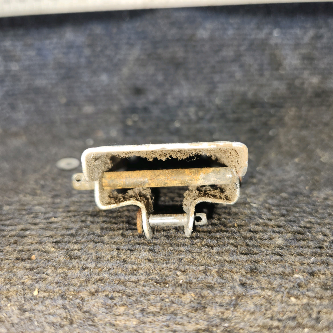 Used aircraft parts for sale, 0413389-1 cessna 150G Cabin Door Handle – LH or RH