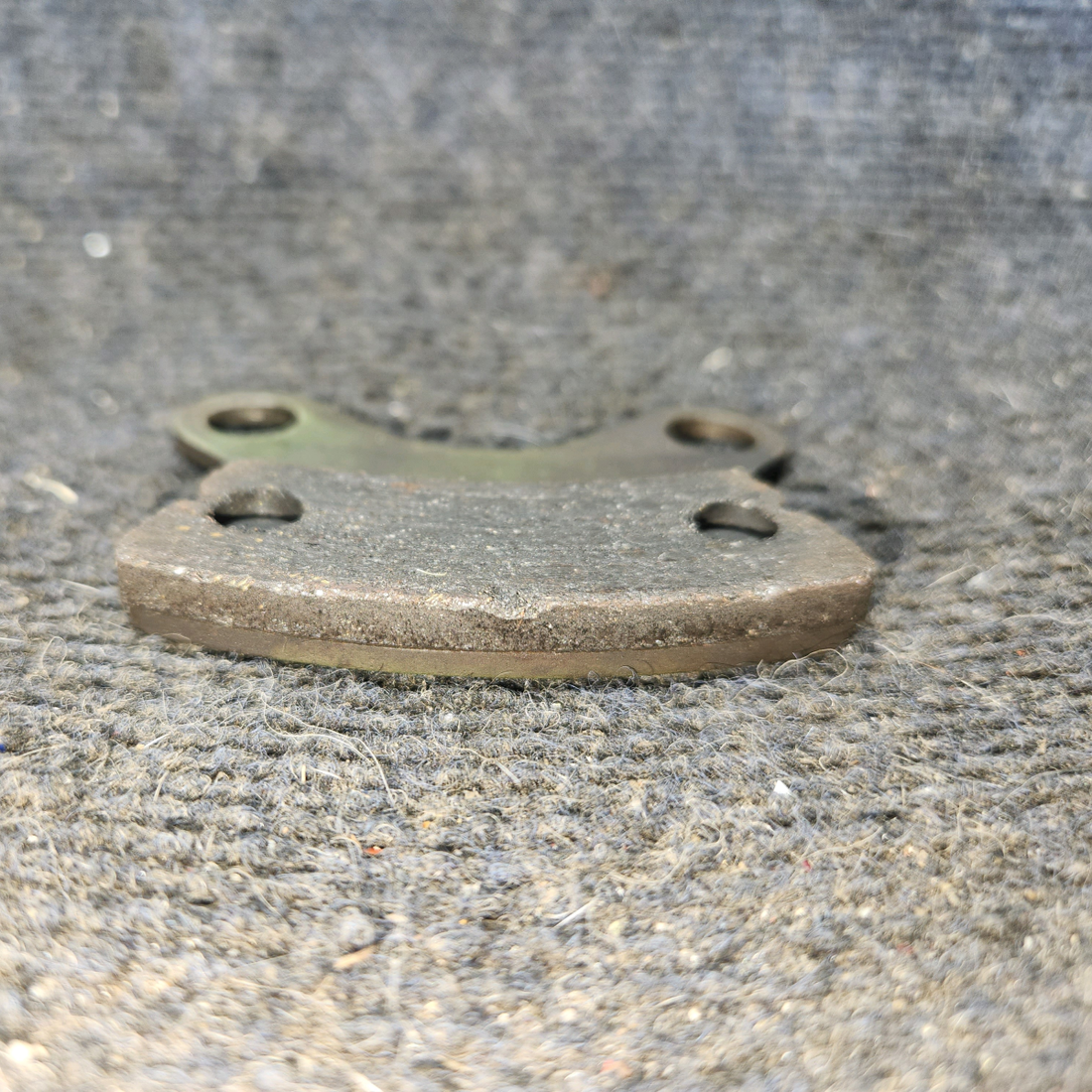Used aircraft parts for sale, 074-01000, 073-01100 cessna 172N Backing Plate – 2 Rivets Set (0.202 in)