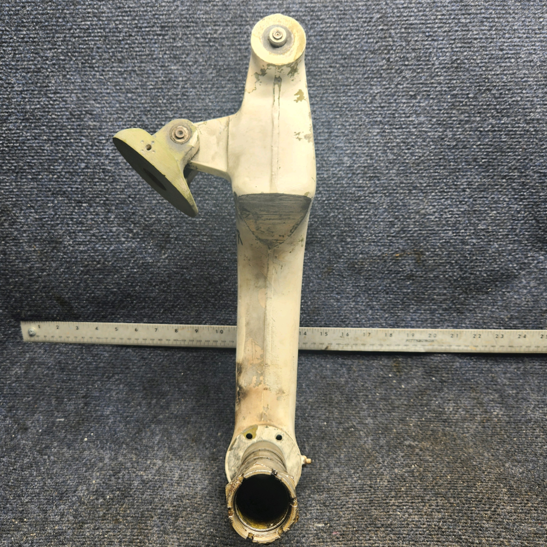 Used aircraft parts for sale, 169-810000-608 Beechcraft A23A Musketeer Custom III MAIN GEAR FORK WITH AXLE RH
