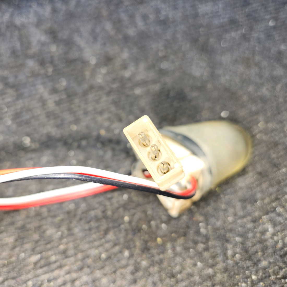 Used aircraft parts for sale, A427 WHELEN Beechcraft C23 SUNDOWNER Strobe Light Lens