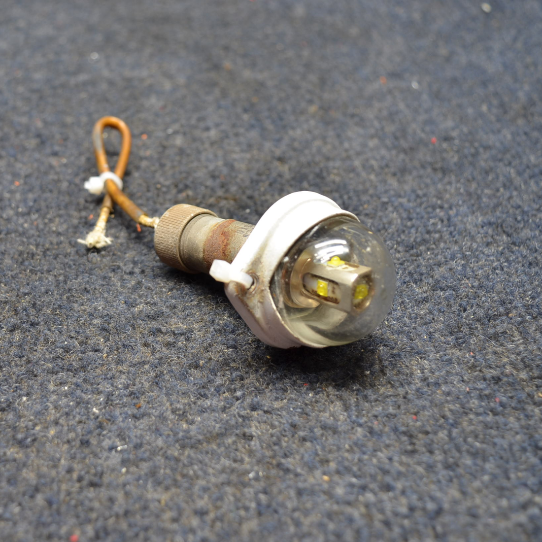 Used aircraft parts for sale, C622001-0102 Cessna C175 CESSNA REAR POSITION LIGHT W/ LED BULB