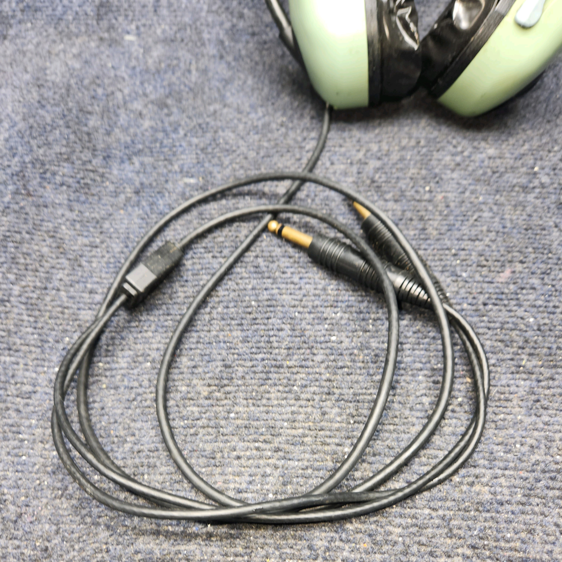 Used aircraft parts for sale, 12507G-46 David Clark H20-10 CESSNA 172K AVIATION HEADSET