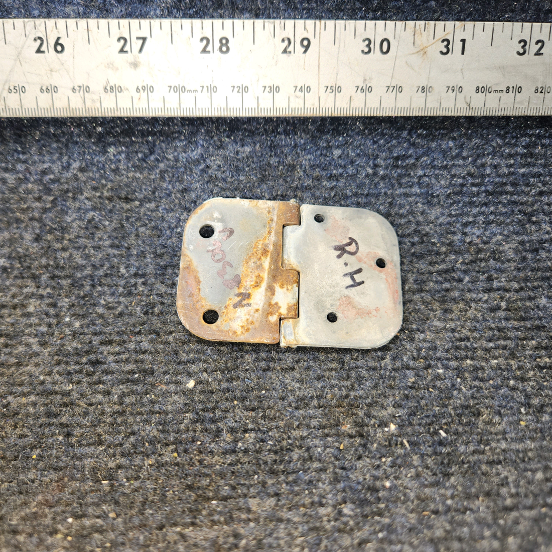 Used aircraft parts for sale, 0511280-4 Cessna 172F Lower Cabin Door Hinge - RH