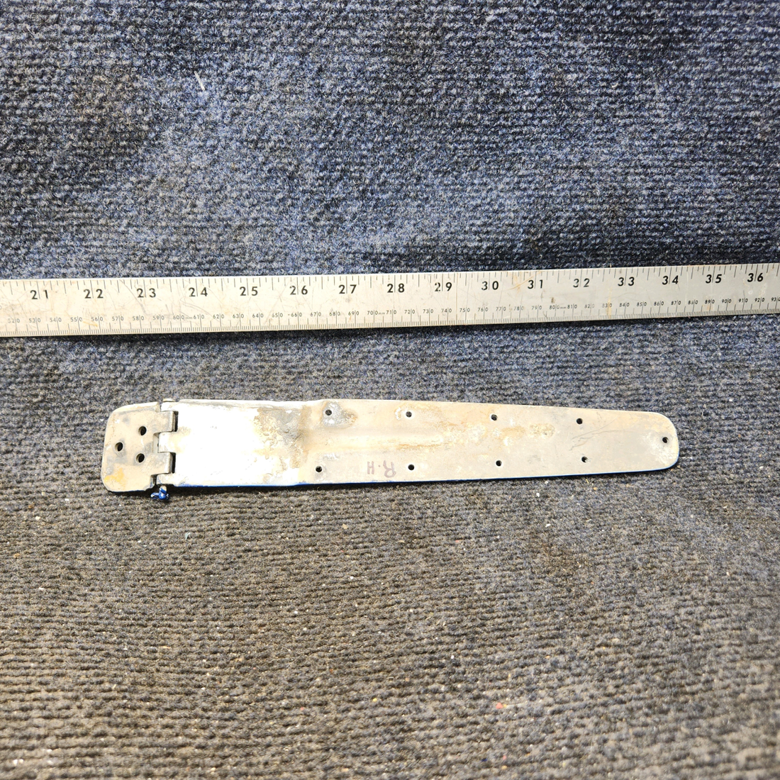 Used aircraft parts for sale, 0711037-14, 0711037-16 Cessna 182G Cabin Door Upper Hinge RH with Pin