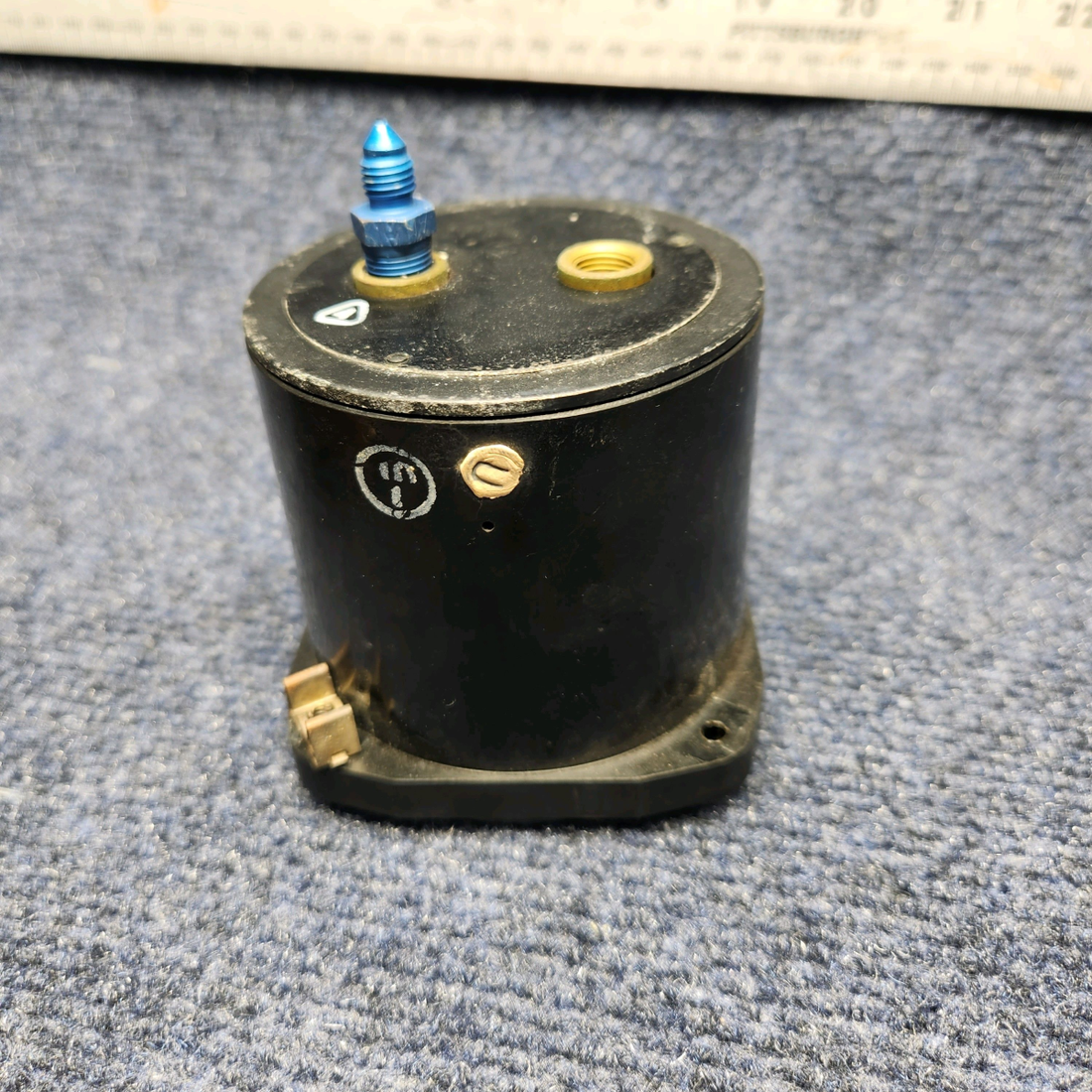 Used aircraft parts for sale, 6040-F6 United Instruments Beechcraft C23 SUNDOWNER UNITED INSTRUMENTS FUEL PRESSURE GAUGE INDICATOR