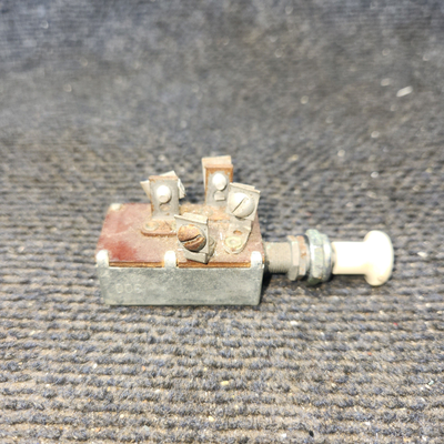 Used aircraft parts for sale, 0713035 Cessna 172E 3-Position Landing/Taxi Light Pull Switch OFF/ON/ON