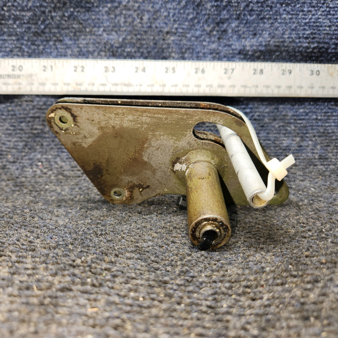 Used aircraft parts for sale, 0523223 Cessna 172 Aileron Bellcrank - LH