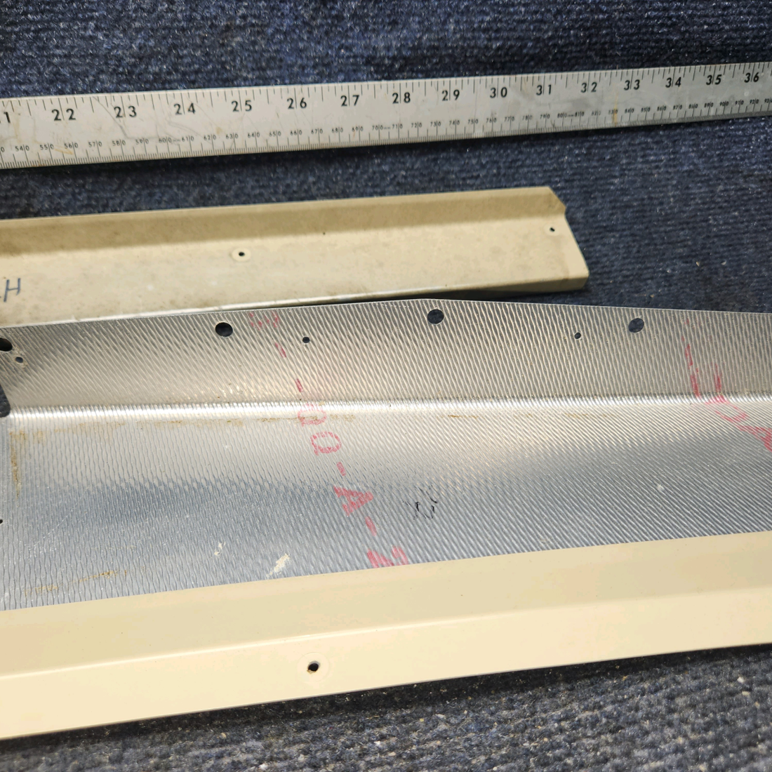 Used aircraft parts for sale, 630171-008 Piper PA28-140 REAR LH RETAINERS AND PLATE WINDOW SET