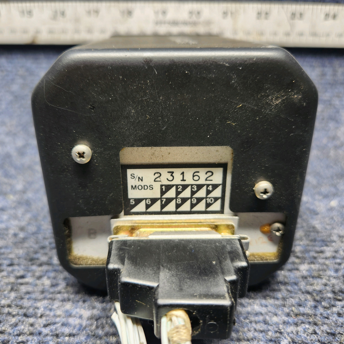 Used aircraft parts for sale, ID-825 TSO CESSNA 172K VOR / LOC / GLIDESLOPE INDICATOR WITH CONNECTOR