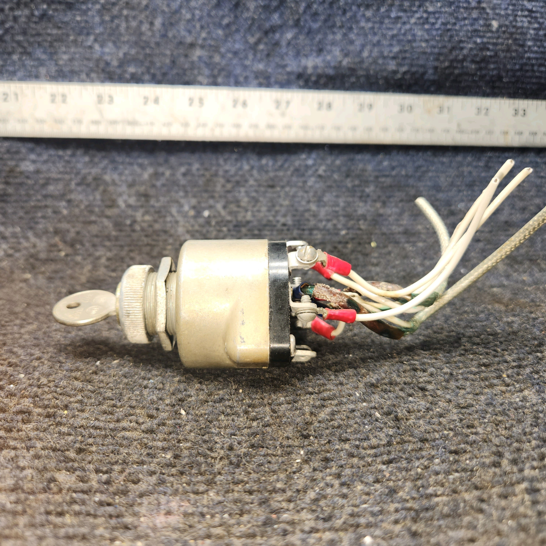 Used aircraft parts for sale, C292501-0203 Cessna 172F Ignition Switch with key