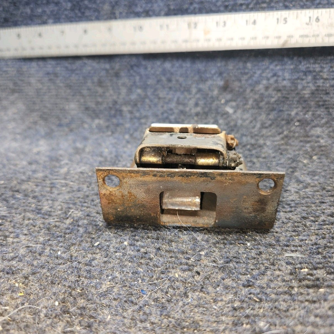 Used aircraft parts for sale, 79515-007, 79515-035, 79532-002 piper PA-28-181 Cabin Door Latch