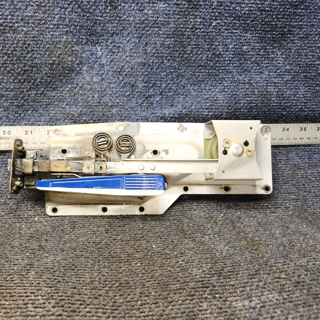 Used aircraft parts for sale, 0711061-5 Cessna 182G Cabin Door Latch Assembly RH