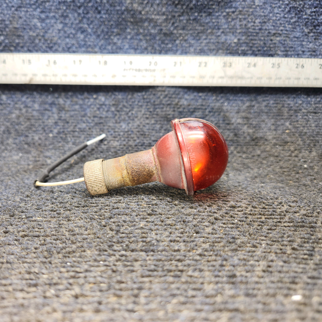 Used aircraft parts for sale, 472-665 Piper PA-28-140 Navigation Light Assembly W/ Red Lens