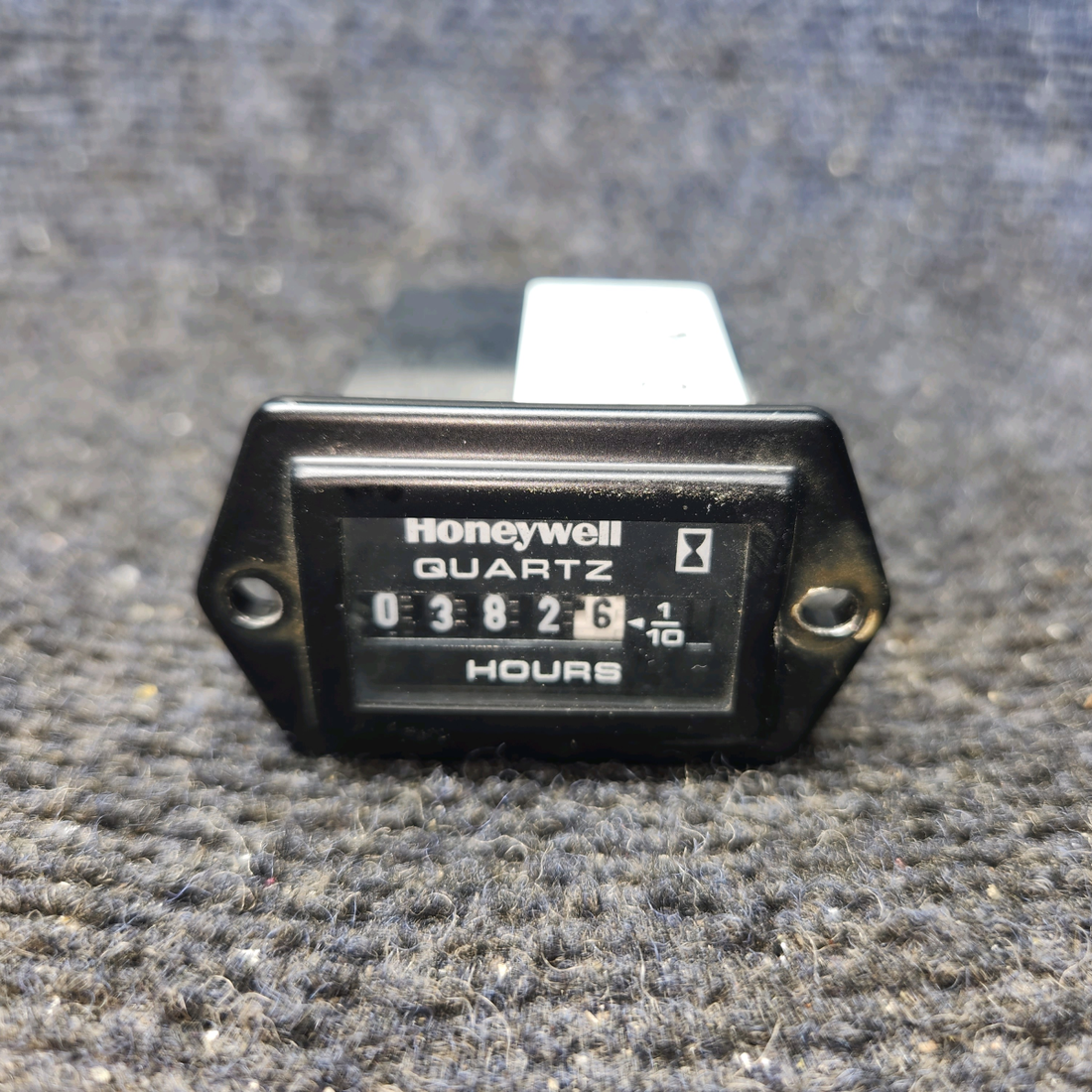 Used aircraft parts for sale, 85094 Honeywell Cessna 172 Hobbs Hour Meter Indicator (Volts: 12-60)
