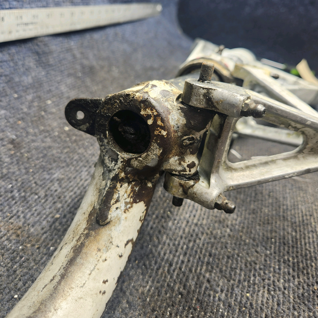 Used aircraft parts for sale, 33-820010 Beechcraft 35-33 Nose Gear Shock Strut Assembly