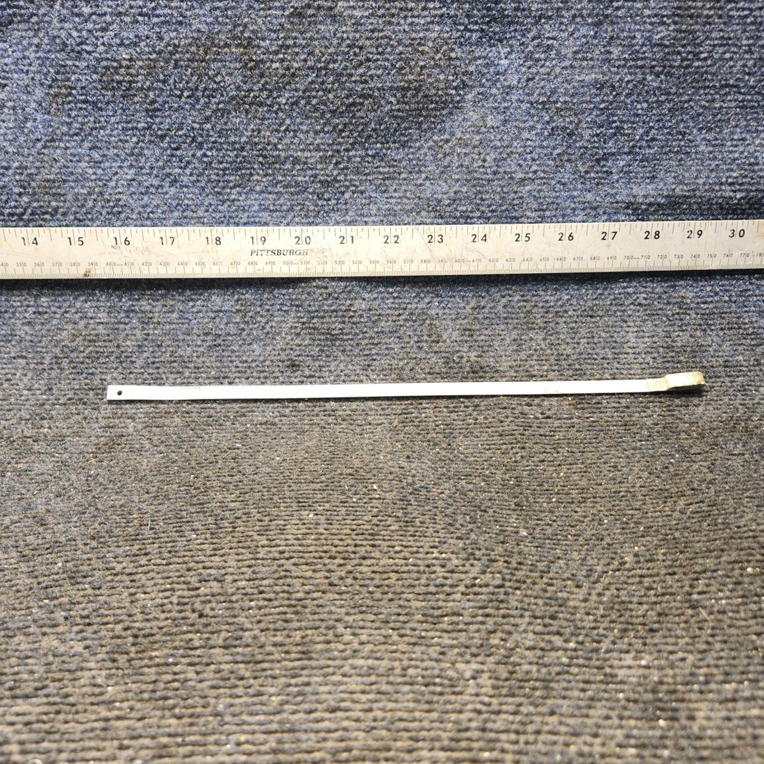 Used aircraft parts for sale, 0413406-8 cessna 150G Cabin Door Latch Drawbar