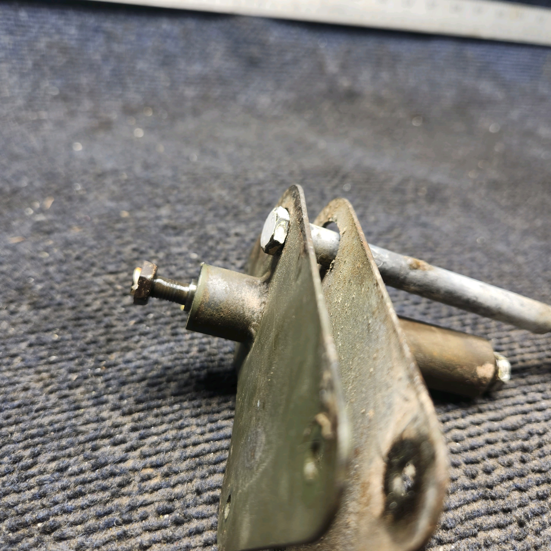 Used aircraft parts for sale, 0523223 cessna 150G Aileron Bellcrank Assembly – LH