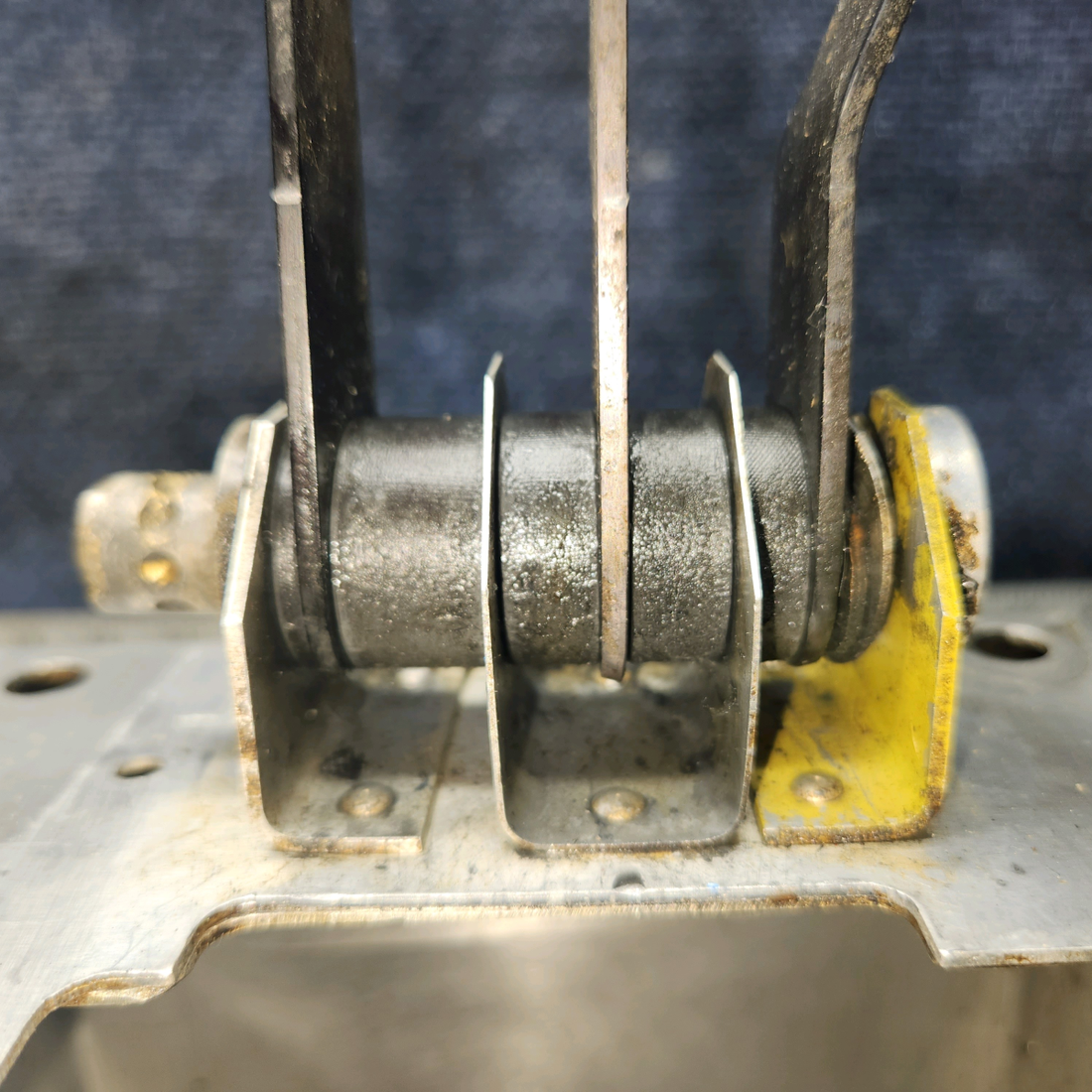 Used aircraft parts for sale, 169-940017-5 Beechcraft C23 SUNDOWNER Engine Control Quadrant