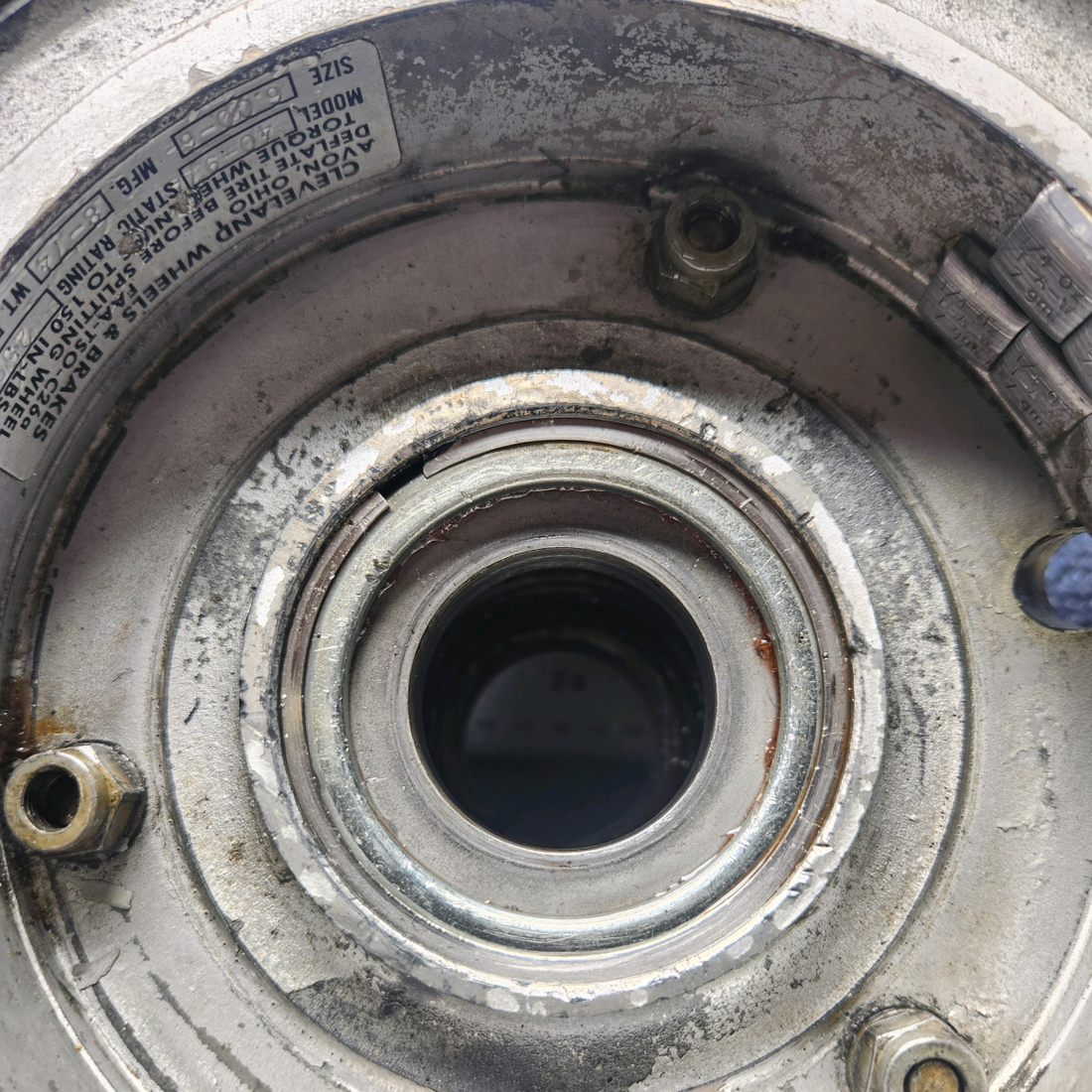 Used aircraft parts for sale, 40-97A Beechcraft A23A Musketeer Custom III CLEVELAND 6.00-6 WHEEL ASSEMBLY