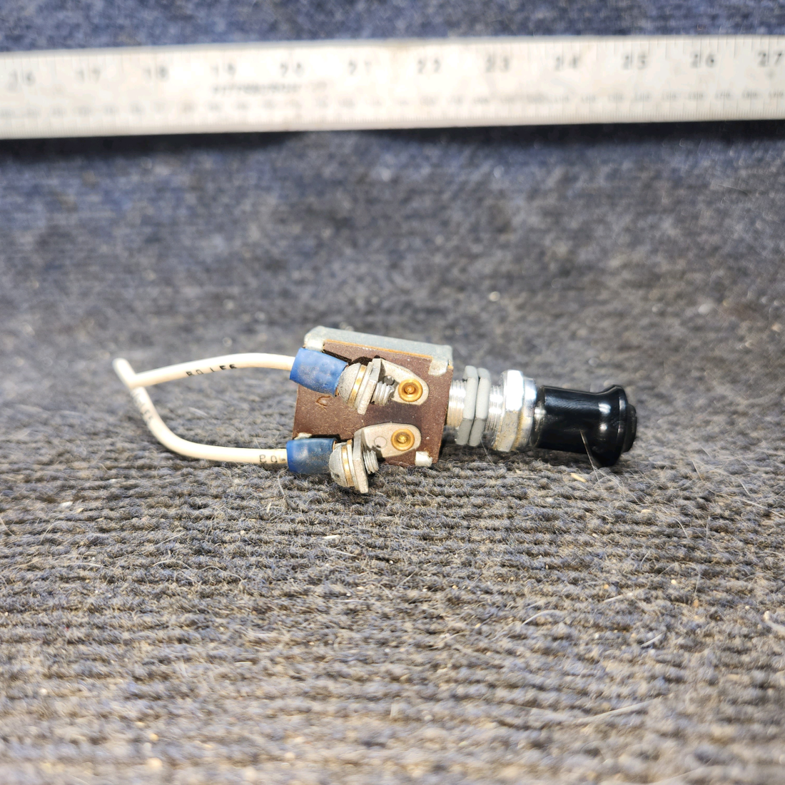 Used aircraft parts for sale, 0713026-4 cessna 172k Beacon Switch Knob Assembly
