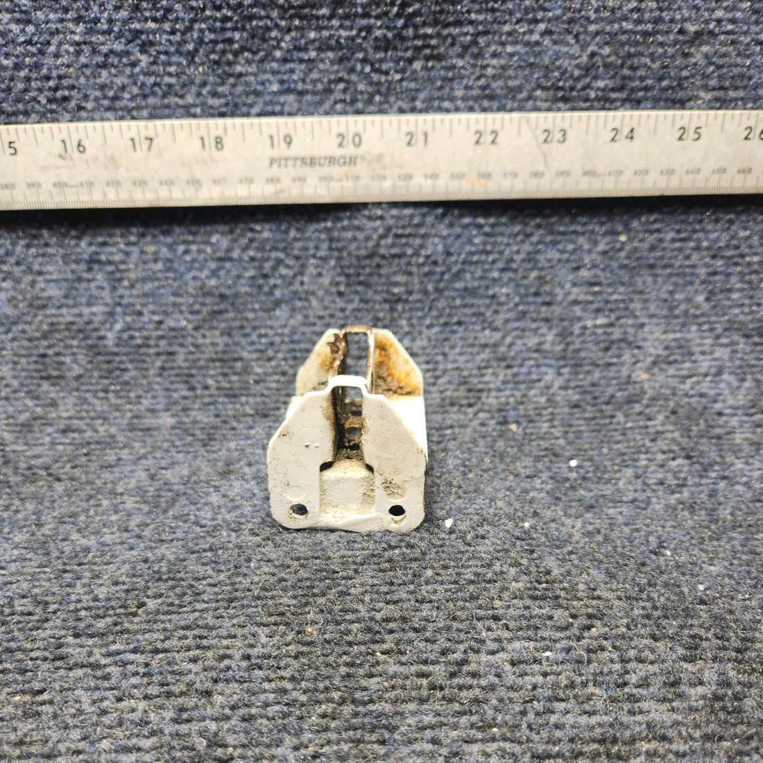 Used aircraft parts for sale, 35-135025-32 Beechcraft F33A HINGE BRACKET