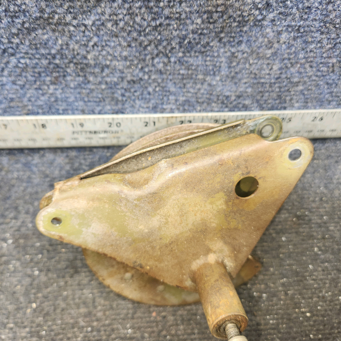 Used aircraft parts for sale, 0510195-1 cessna 172N Flap Pulley Drive Assembly