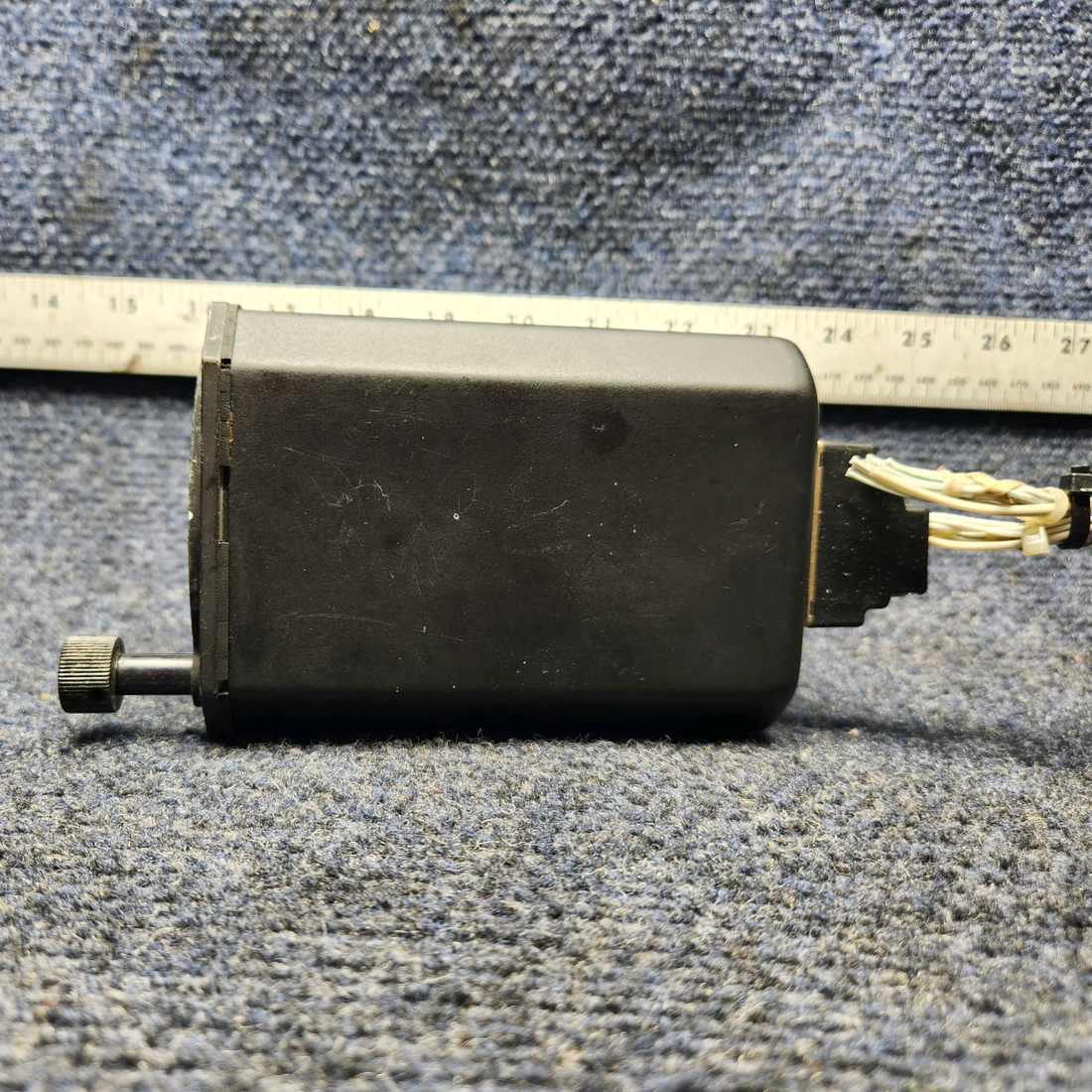 Used aircraft parts for sale, ID-825 TSO CESSNA 172K VOR / LOC / GLIDESLOPE INDICATOR WITH CONNECTOR
