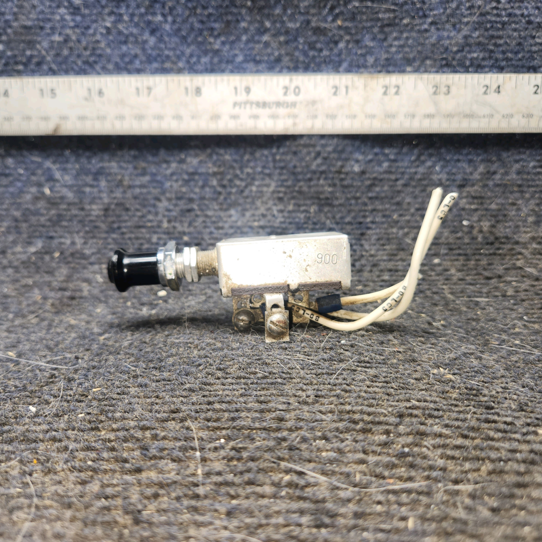 Used aircraft parts for sale, 0713035-1 cessna 172k 3-Position Landing/Taxi Light Pull Switch OFF/ON/ON
