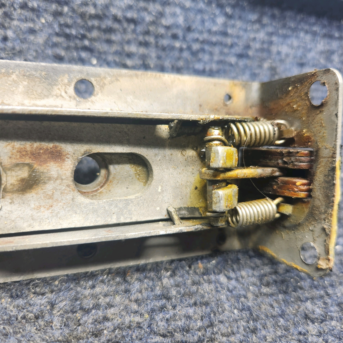 Used aircraft parts for sale, 1040-B Beechcraft A23A Musketeer Custom III DECKER DOOR LATCH