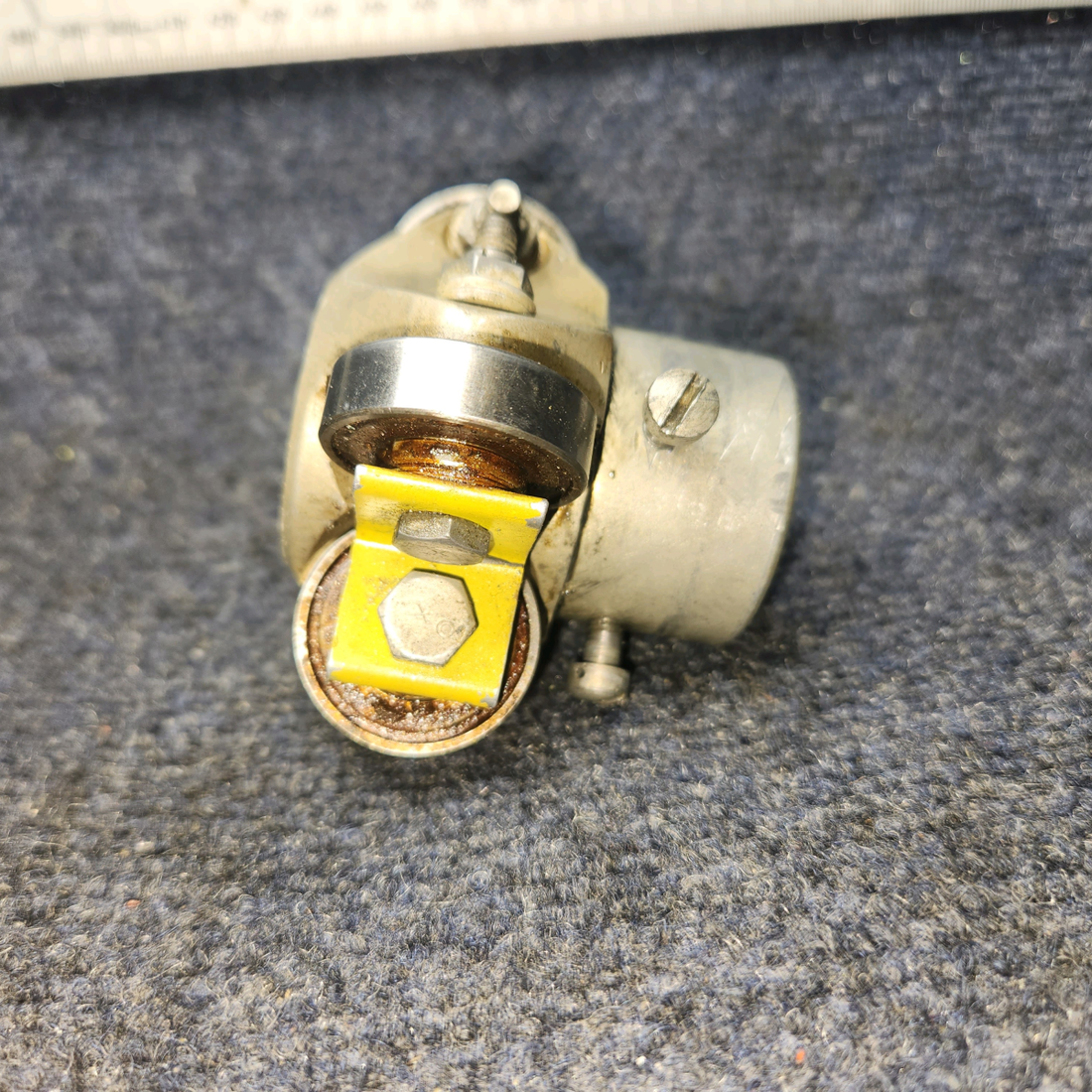 Used aircraft parts for sale, 20963-000 PIPER PA-24-250 Control Wheel Roller Attachment Fitting RH or LH