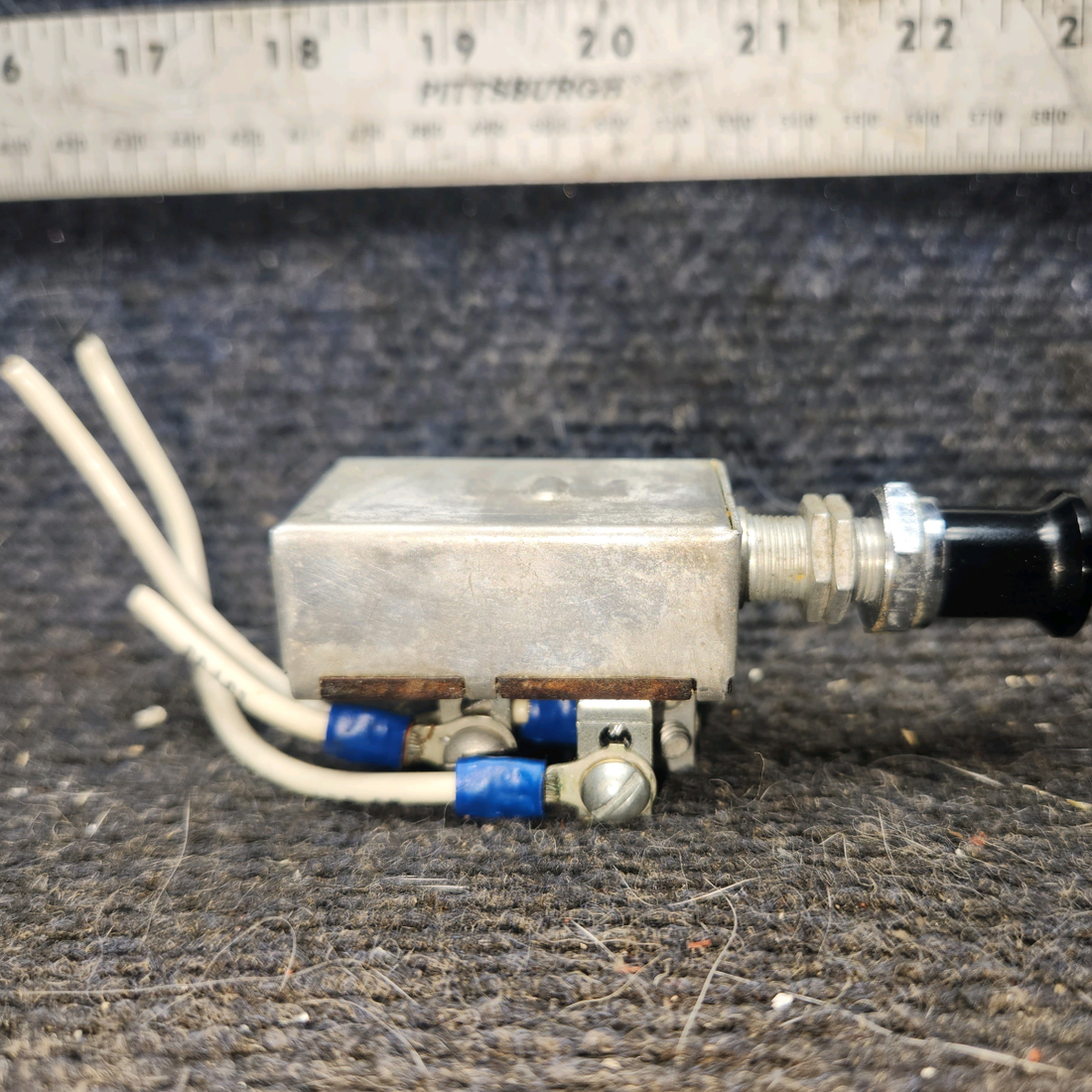 Used aircraft parts for sale, 0713035-1 cessna 172k 3-Position Landing/Taxi Light Pull Switch OFF/ON/ON
