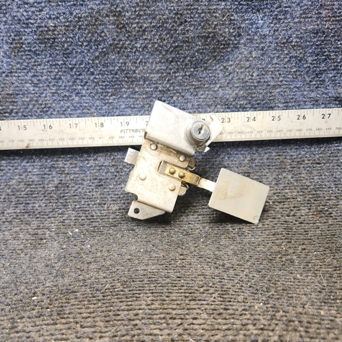 Used aircraft parts for sale, S1359-8 cessna 172N Baggage Door Latch