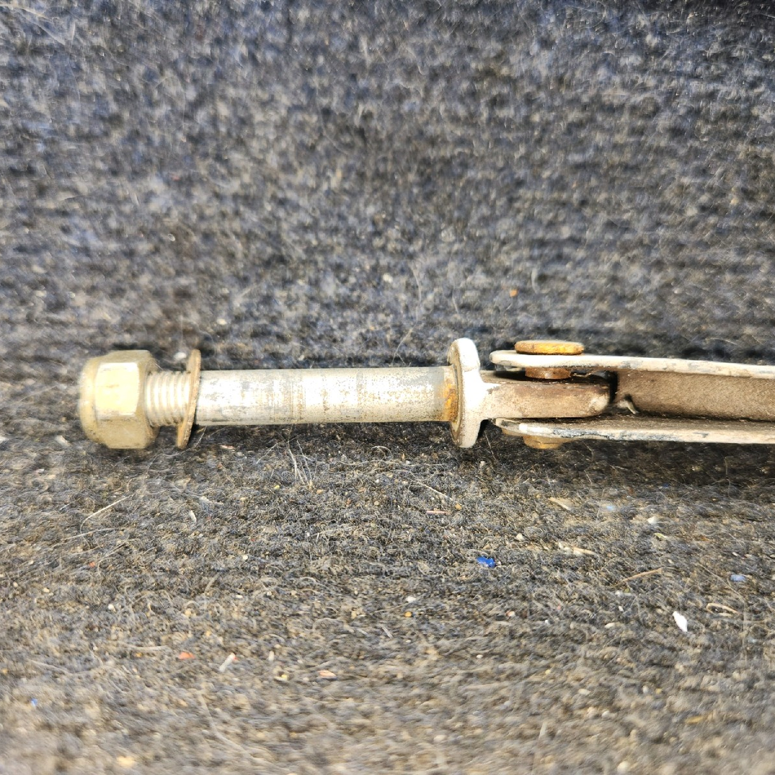 Used aircraft parts for sale, 79475-008 piper PA-28-181 Lower Cabin Door Hinge Assembly